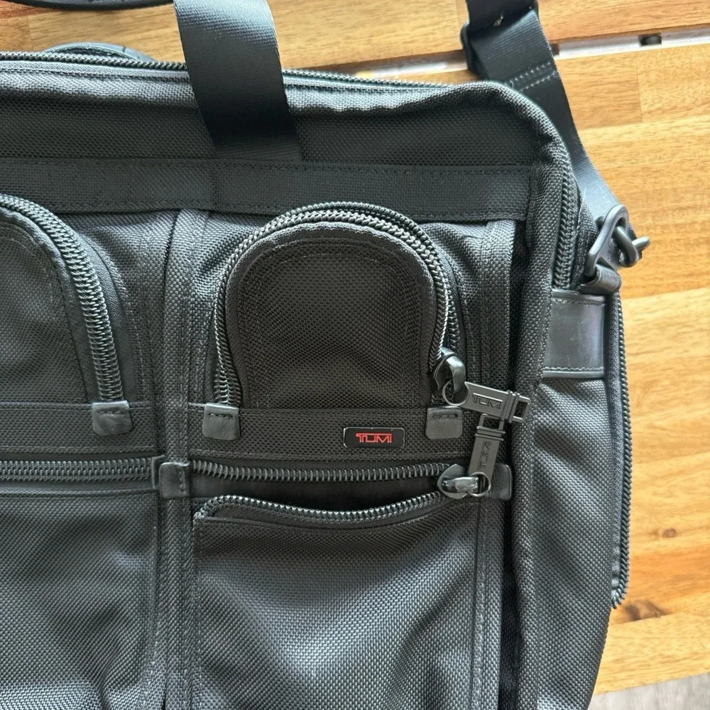 Tumi good preowned